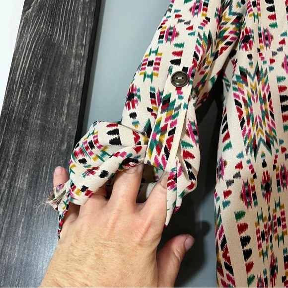 Lush Aztec 3/4 Length Button Up Sleeve V Neck Collarless Blouse Women's Small - Picture 5 of 5